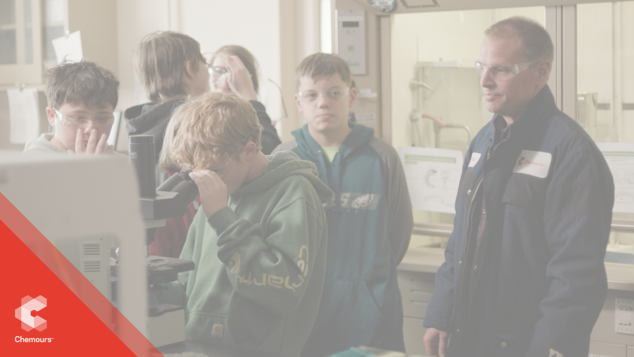 4 News Article Image Из классной комнаты в общество: как Chemours вдохновляет следующее поколение лидеров в области STEM